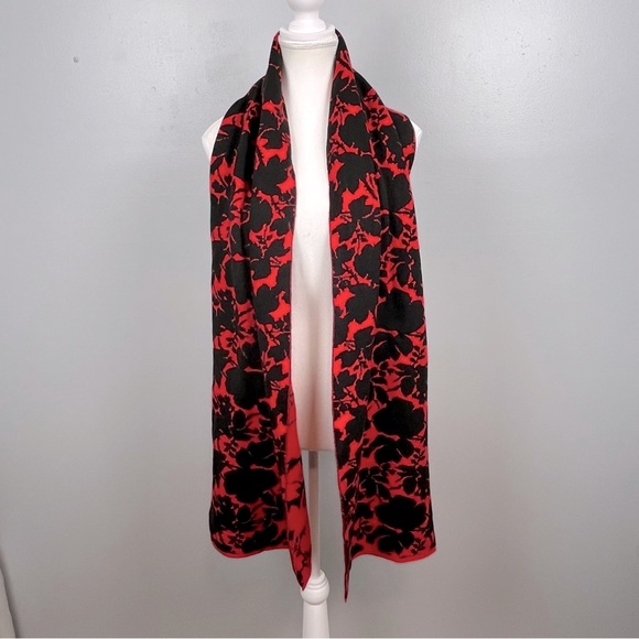 Vera Bradley red and black jacquard floral reversible knit scarf. - Picture 1 of 8